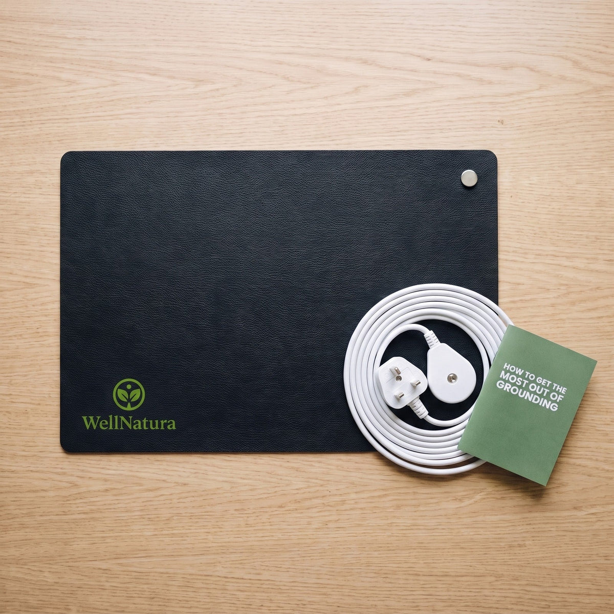 WellNatura grounding mat with cable, UK plug and grounding guide, what is in the box